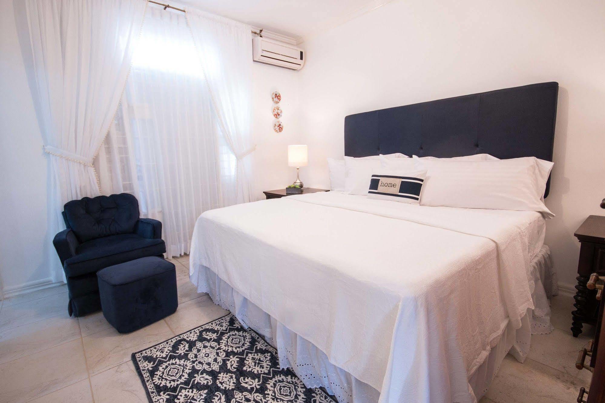 Cattleya'S New Kingston Guest Apartment Exterior photo